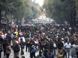 Vecinos impiden que maestros se instalen en un nuevo lugar para continuar sus manifestaciones. ARCHIVO /