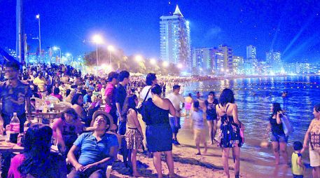 La historia de la serie se centra en la vida social de una escuela privada de Acapulco.  /