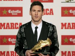 Lionel Messi tras recibir, en Barcelona, la Bota de Oro 2012-13, que le acredita como el máximo goleador de todas las ligas europeas. EFE /