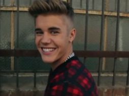 Bieber 'bañó' con billetes a las chicas, con más de diez mil dólares. ESPECIAL /