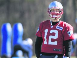 Tom Brady y sus Patriotas recibirán la visita de los Broncos de Denver que buscarán una victoria para despegarse de Kansas City. AP /