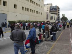 Los maestros de la CNTE siguen manifestando su rechazo a la reforma educativa. ARCHIVO /
