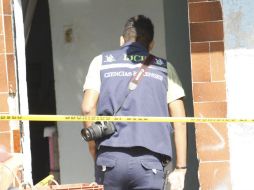 Agentes investigadores del área de Homicidios Intencionales acudieron para ampliar las indagatorias del caso.  /