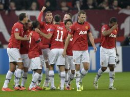 El equipo inglés tuvo un día de campo en Alemania, goleando al Bayer Leverkusen. AP /