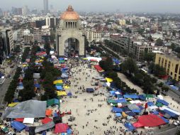 El presidente de la Canacope asegura que el plantón en Monumento a la Revolución ha afectado a 30 mil negocios desde agosto. ARCHIVO /