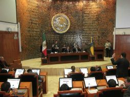 Luego de un receso de más de siete horas, diputados avalan la ley con 26 sufragios a favor. Imagen de @LegislativoJal. ESPECIAL /