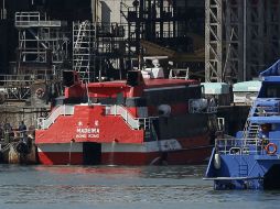 El navío chocó contra un objeto no identificado, aún siguen investigando el suceso. AP /