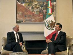 El Presidente Enrique Peña Nieto, junto al destacado escritor peruano, Premio Nobel de Literatura, Mario Vargas Llosa. NTX /