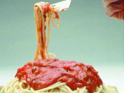 Acciones como consumir grandes cantidades de carbohidratos pueden inducir a un estado de hipoglucemia. ARCHIVO /