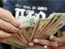 El dólar cerró la semana con un alza marginal de dos centavos. ARCHIVO /