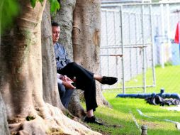 Al concluir la práctica, el dueño rojiblanco se dirigió a las oficinas de Dennis Te Kloese y Francisco Palencia. ARCHIVO /