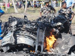 Autoridades buscan a posibles sobrevivientes en los alrededores donde ocurrió el accidente. ARCHIVO /