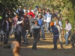 Señalan que de no recibir un espacio para dar clases retomarán las escuelas que les arrebató la Sección 22 de la CNTE. ARCHIVO /