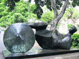 En compañía. El Guerrero de Goslar, de Henry Moore, disfrutó de la compañía de varias esculturas del mismo artista.  /