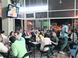 Restaurantes y bares de la metrópoli reportan una caída en el número de clientes desde que inició el operativo ''Salvando vidas''.  /