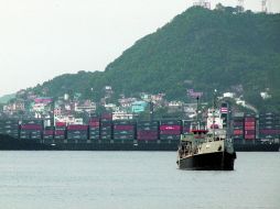 El puerto de Manzanillo cuenta ya con una nueva terminal de contenedores, pero todavía “estamos rezagados”, afirman expertos. EL INFORMADOR /