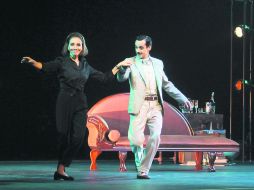 Ana Belén y Ginés García Millán, en un aspecto de la puesta en escena.  /