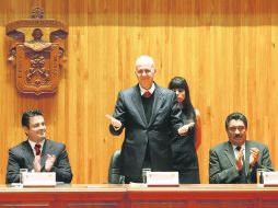 Paraninfo. Raúl Padilla en su condecoración como Caballero de la Orden de la Legión de Honor por parte del Gobierno de Francia.  /