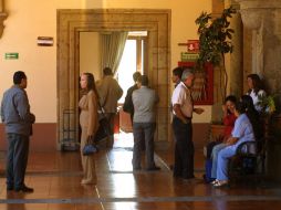 Algunos trabajadores recibirán en efectivo una parte del pago, esto de los 92 MDP que autorizó el Ejecutivo. ARCHIVO /