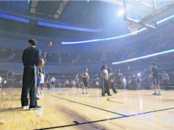 El pasado miércoles, el recinto se llenó de humo, y ante la falta de luz se canceló el duelo de Minnesota contra San Antonio. MEXSPORT /