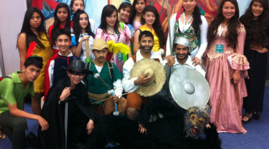 Desde quien ama las historias fantásticas, hasta unos que no leen ‘ni de broma’, los jóvenes no faltaron este año en la Feria.  /