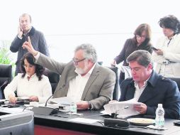 Legisladores perredistas manifestaron su enfado por las cancelaciones para iniciar los trabajos en la Cámara alta.  /