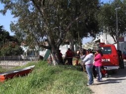 Las autoridades acudieron al lugar para rescatar el cuerpo del menor. ESPECIAL /