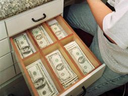 El dólar sigue manteniendo la tendencia a la baja de los últimos días. ARCHIVO /