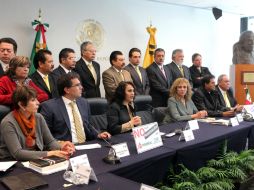 El PRD anuncia que reservará todos los artículos de la reforma aunque se alargue la sesión. SUN /