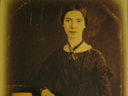 Emily Dickinson consideraba la poesía como fuente de conocimiento. Tomada de Facebook Emily Dickinson Author. ESPECIAL /