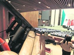 Barricadas perredistas en San Lázaro. La discusión energética seguirá para ahora ser debatida en lo particular. EFE /