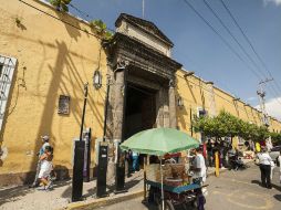 Los menores fueron llevados al Hospital Civil para ser atendidos. ARCHIVO /