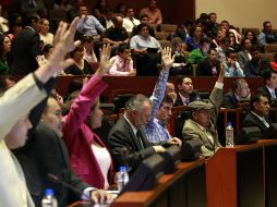 En el pleno. Oficialmente, 20 de los 39 legisladores no entregaron comprobantes; ayer afirmaron que sí lo hicieron.  /