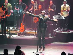 Con ''La Bilirrubina'' y ''Como abeja al panal'', Juan Luis logró que los presentes sacudieran el cuerpo.  /