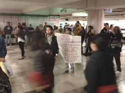 Estudiantes se han manifestado en distintas estaciones del Metro en contra del aumento en la tarifa. NTX /