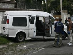 Paramédicos llegaron para confirmar la muerte de la víctima. ARCHIVO /