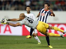 Las intervenciones del portero Khalid Askri fueron determinantes para la victoria del Raja Casablanca sobre los Rayados. AP /