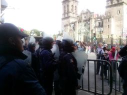 A las afueras del Congreso local se registran manifestaciones de militantes de Morena. @samantras  /