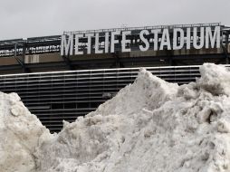 Las afueras del Estadio MetLife cubiertas por la nieve preocupa a los organizadores. AP /