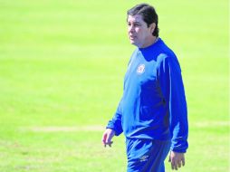 Luis Fernando Tena tendrá tres juegos amistosos para encontrar al cuadro titular con el que debutará el próximo torneo. MEXSPORT /