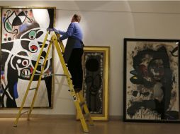 Las obras representan temas como la poesía, los sueños, la mujer y las estrellas. AP /