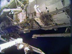 Rick Mastracchio, durante una caminata afuera de la Estación Espacial Internacional. AFP /