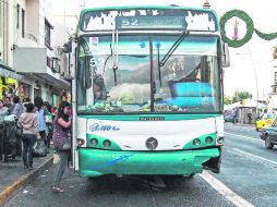 No se ven mejoras tangibles en la calidad del servicio; muchos camiones, como en la foto, están deteriorados.  /