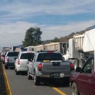 Campesinos bloquean carretera Cocula-Bellavista