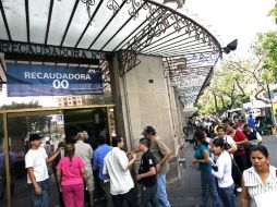 Los trámites que se pueden realizar en las oficinas recaudadoras son los mismos que se tienen a disposición del contribuyente. ARCHIVO /