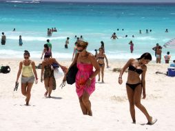 Muchas familias aprovechan el periodo de vacaciones para salir de viaje y disfrutar de los destinos vacacionales. ARCHIVO /