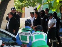 La presunta líder de la agrupación, Raquel Alatorre, sale de la prisión nicaragüense donde permanecía detenida. AP /