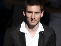 Messi no sólo supera al portugués en el terreno de juego, sino también es este tipo de encuestas. ARCHIVO /