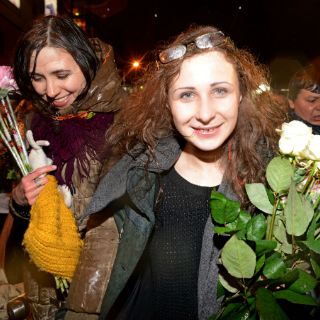 Se reúnen dos integrantes de Pussy Riot en Rusia