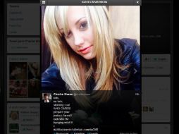 'Niños, sin niños (...) ¡preparen sus rostros de celos!, miren con quién estoy'. Foto: @charliesheen. ESPECIAL /